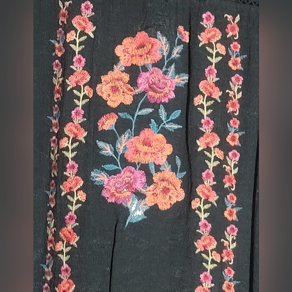 Umgee Size-M Black Mini Dress with Pink and Blue Embroidery L-30.5 P2P-17 - Picture 3 of 12